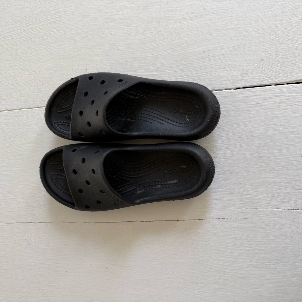 Crocs women’s black slide sandal